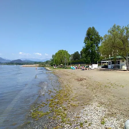 A Due Passi Dal Lago