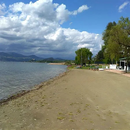 A Due Passi Dal Lago Apartman *